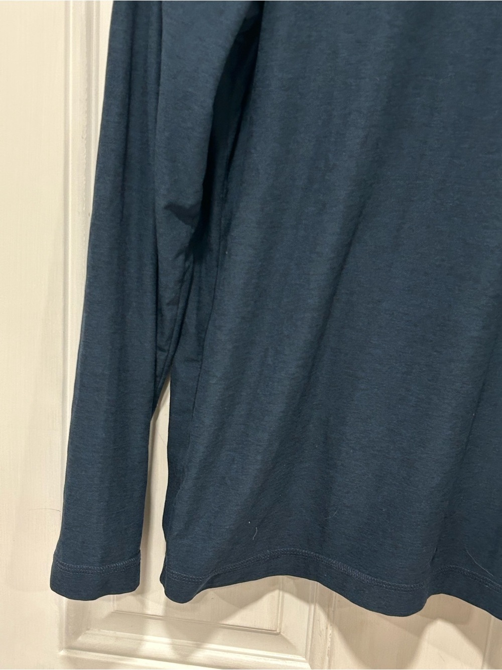 Vuori Men’s Long Sleeve Strato Tech Tee in Heather Navy Size Medium Style SV178 - Picture 3 of 8